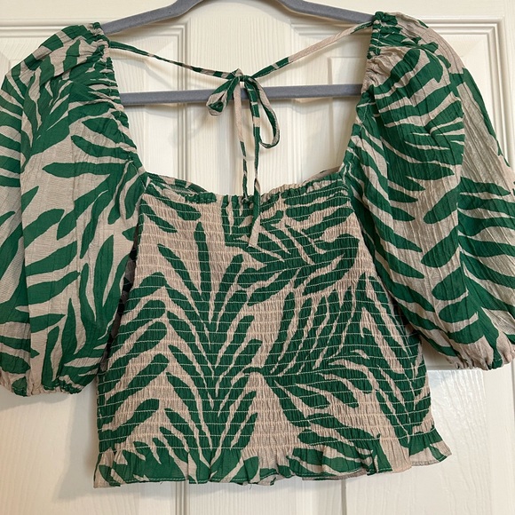 H&M Green and Tan Leaf Print Women's Top size small - Picture 5 of 9